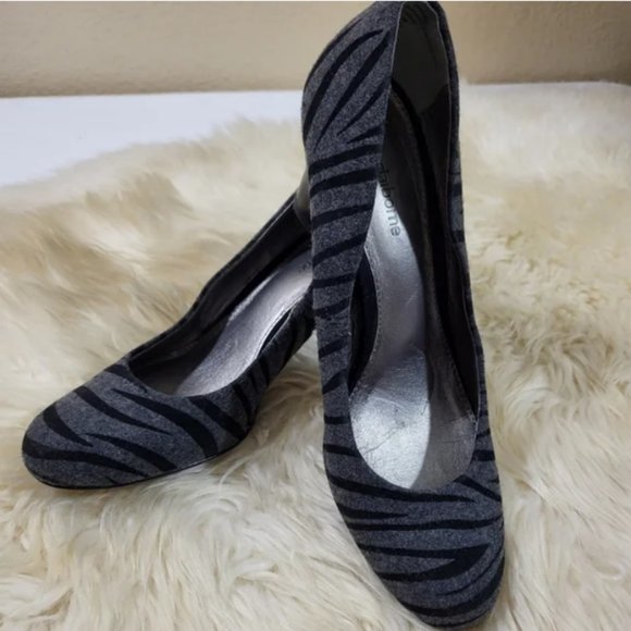 Liz Claiborne Johnnie Gray Zebra Pump Heels - Picture 12 of 12